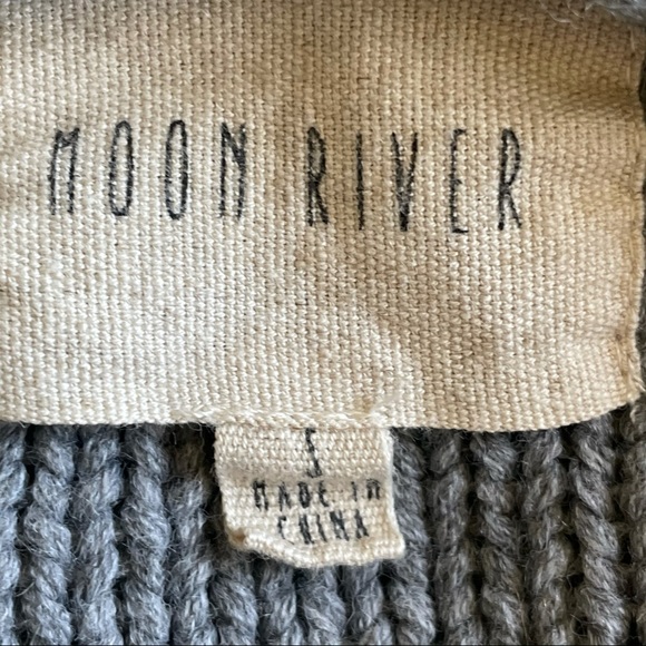 Moon River Colorblock Gray and White Fringe Sweater Size Small - Picture 9 of 14